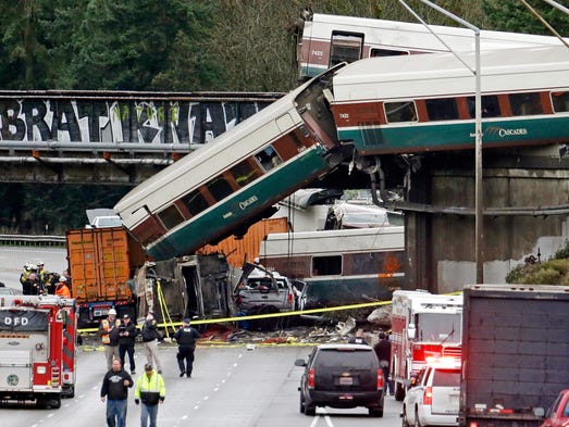 636492055457861074-AP-APTOPIX-Train-Derailment-Washington-State.jpg