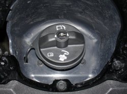 av2500-locking-cap02a.jpg