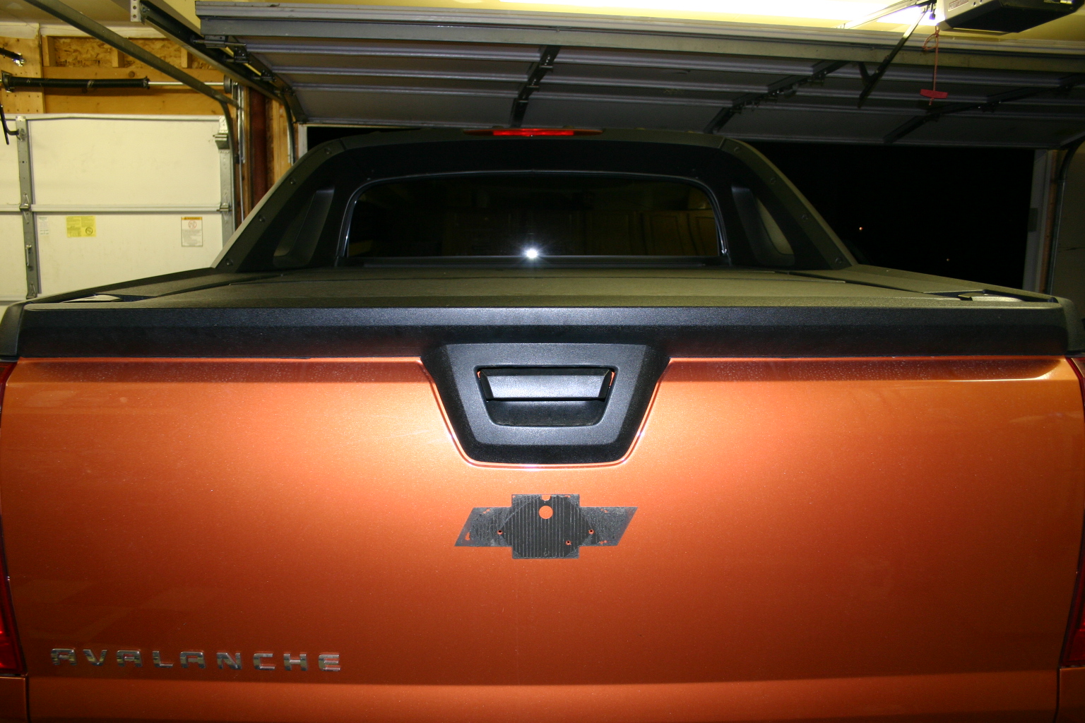 07 Avalanche Bowtie Removal Replacement PICS Chevy Avalanche